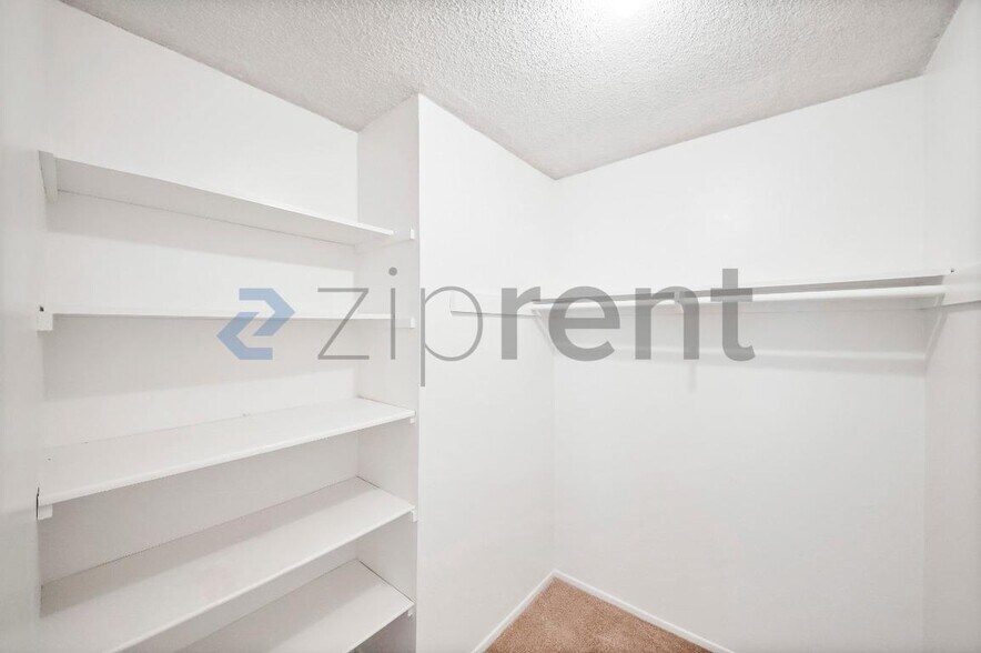 Building Photo - 2458 Normandie Ave