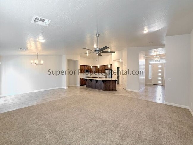 Building Photo - 4 bed, 2 bath home w/2car garage