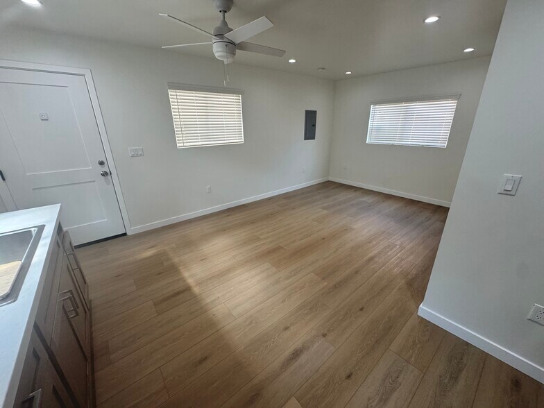 Building Photo - 1839 Lowe St