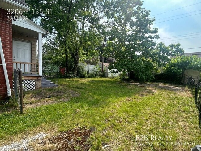 Building Photo - 3206 E 135th St
