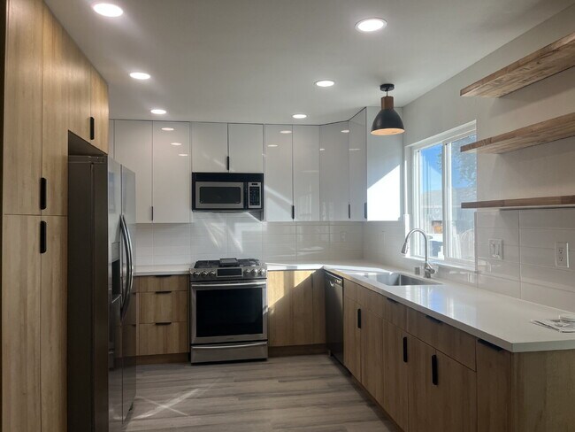 Building Photo - "Charming 4-Bedroom Coastal Retreat with 2 Baths"