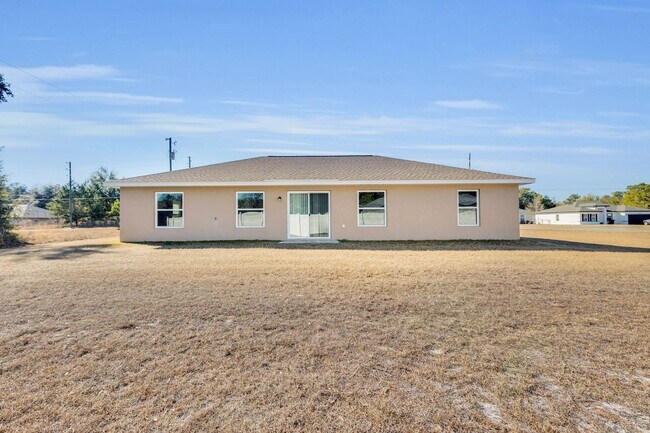 Building Photo - Large 4 Bedroom Rental!