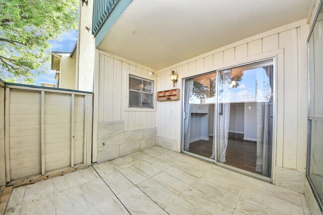 Building Photo - 250 El Dorado Blvd