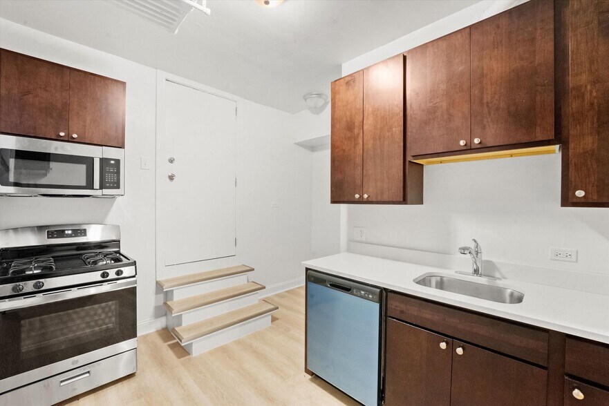 Building Photo - 2322 N Spaulding Ave