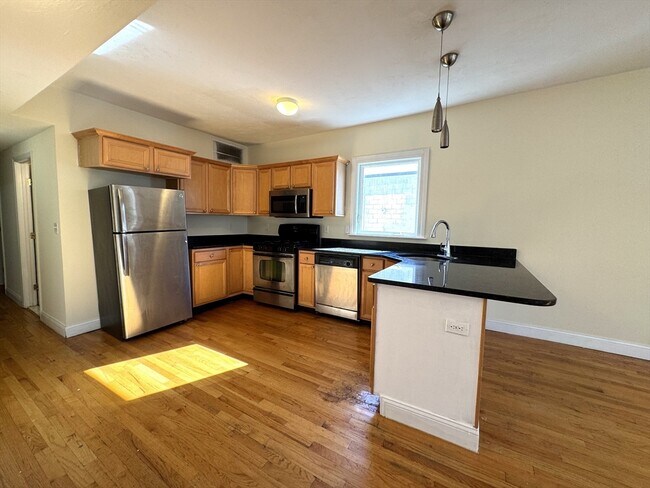 Primary Photo - 11 Brighton St
