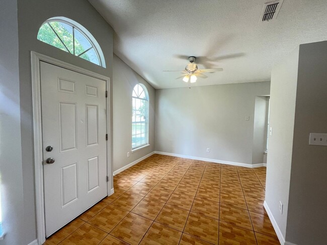 Building Photo - 313 San Gabriel St