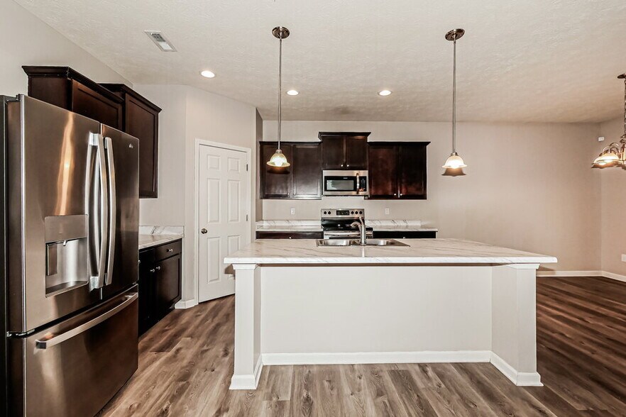 Building Photo - 2255 Silver Spoon Dr