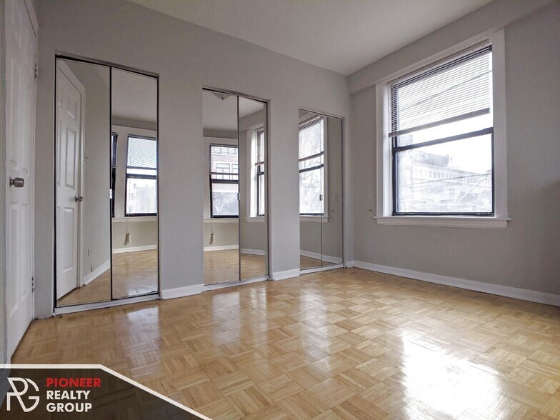 Building Photo - 739 W Belmont Ave