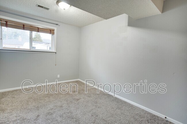 Building Photo - 3703 E Pine Hill Dr