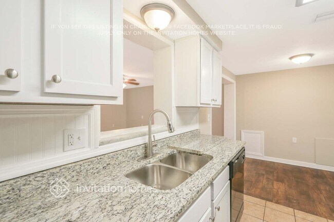 Building Photo - 10824 Oakdale Ave