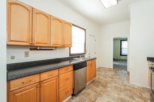 Building Photo - 2127 Harrison Ave