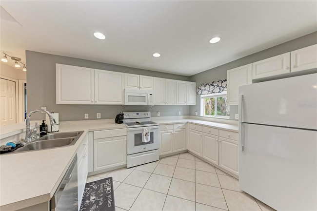 Building Photo - 4132 Shorewood St