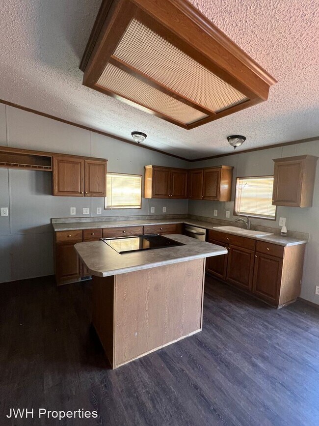 Building Photo - 3 br, 2.5 bath House - 681 Red Chute Lane