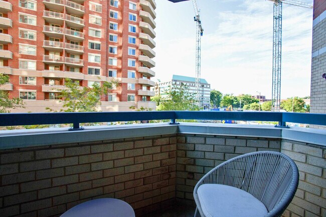 Building Photo - 901 N Pollard St