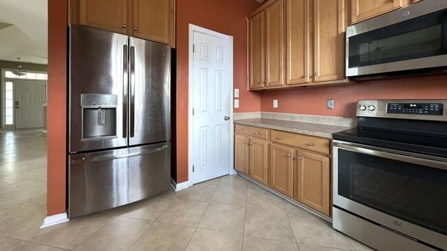 Building Photo - 3 bed / 2.5 bath ~ Foxbank Plantation