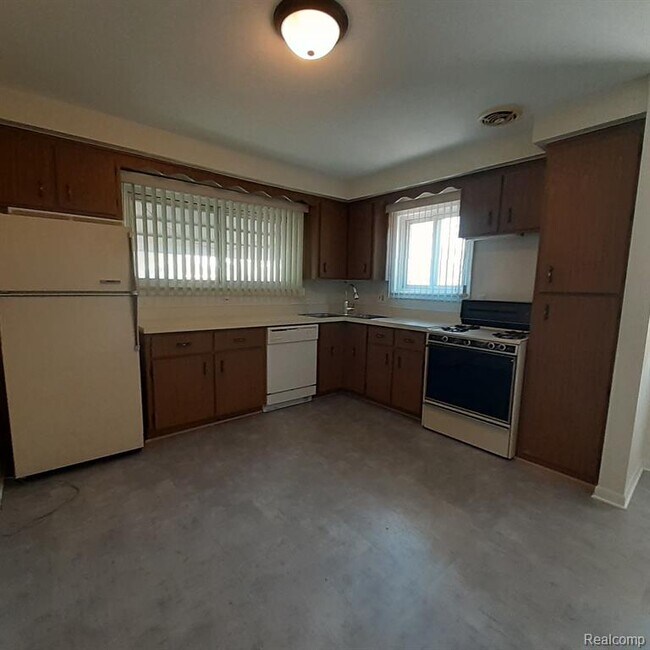Building Photo - 4938 Roosevelt Blvd