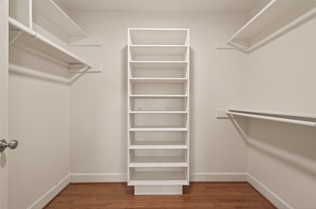 Building Photo - 2405 Southgate Blvd