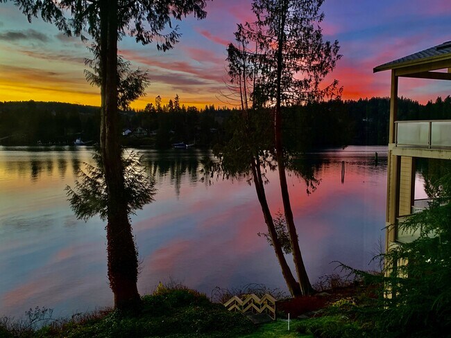 Primary Photo - 221 N Bay Ln