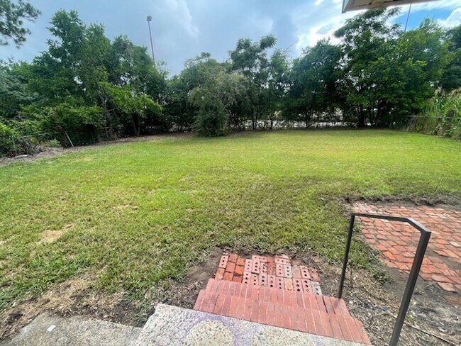 Building Photo - 1414 Springview Dr