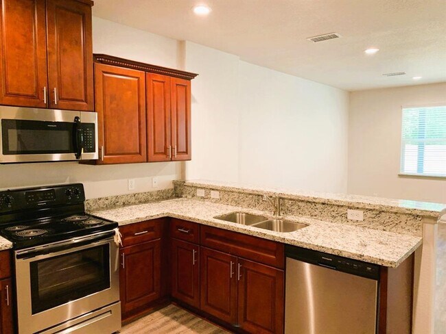 Building Photo - 618-626 Magnolia Bend