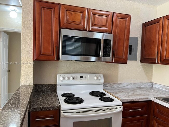 Building Photo - 931 NW 34th Way