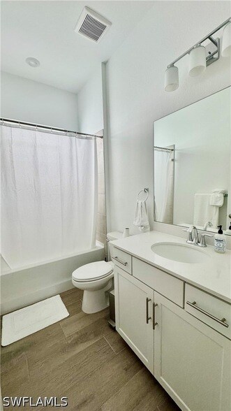Building Photo - 15048 Pinehurst Ln