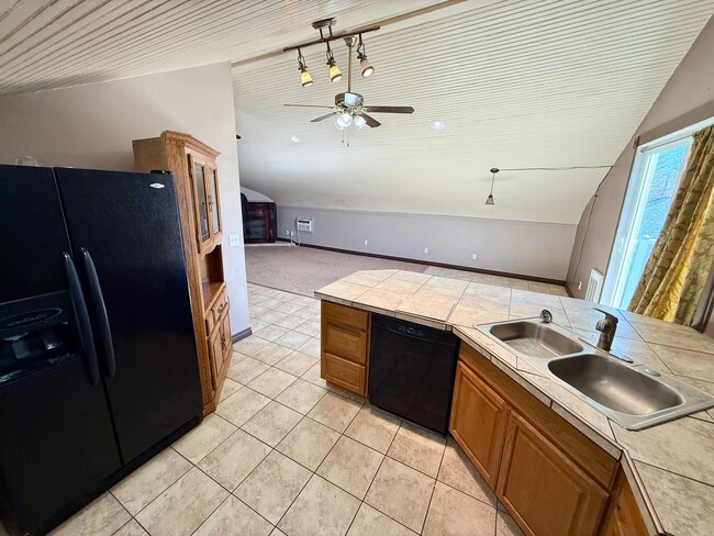 Building Photo - Keefer Studio