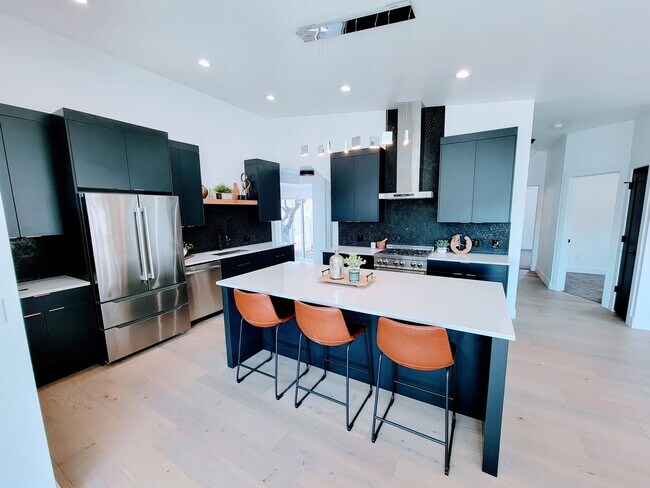 Building Photo - ABSOLUTELY UNBELIEVABLE NEW HIGH END CUSTOM HOME!