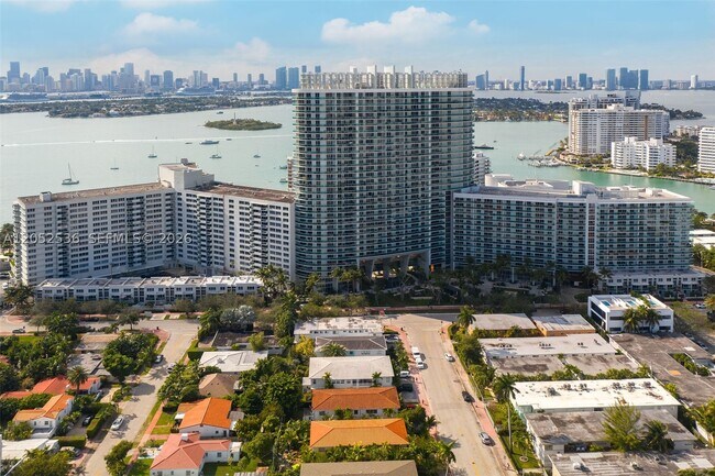 Building Photo - 1500 Bay Dr E