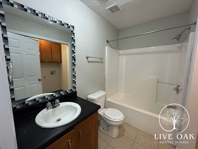 Building Photo - 220 Jamey Ln