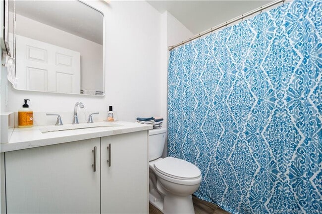 Building Photo - 2141 SW Janette Ave