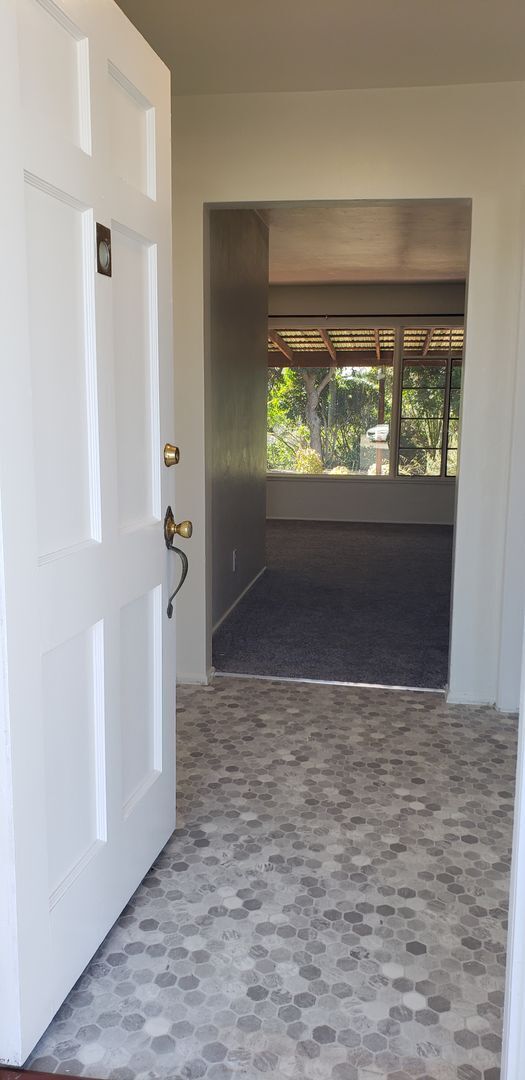 Building Photo - Cul de Sac living on large lot in El Cerrito Heights