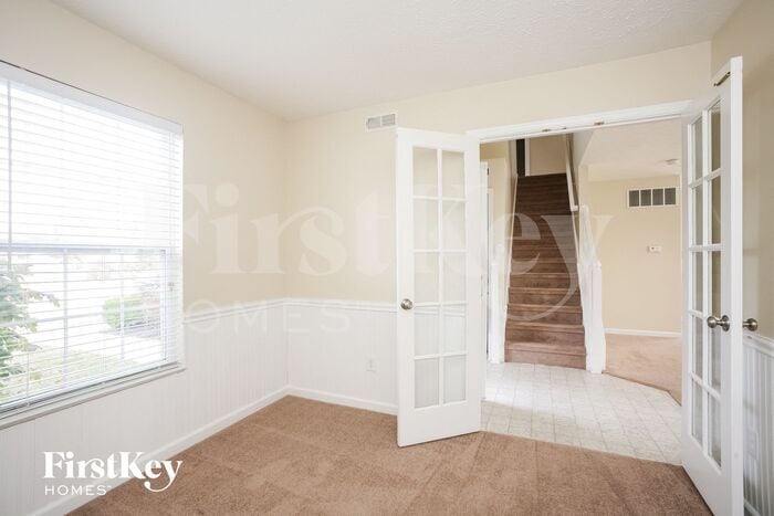 Building Photo - 10883 Ashwood Dr