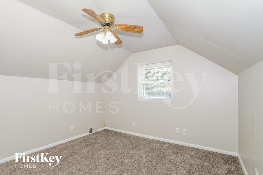 Building Photo - 9216 Maverick Dr