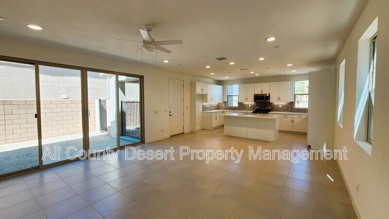 Building Photo - 35944 Randall Ln