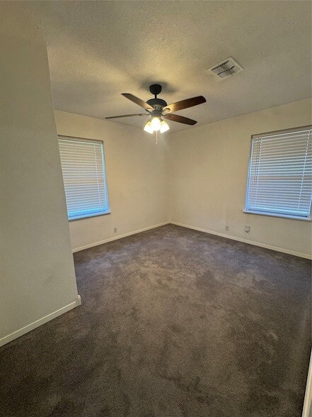 Building Photo - 935 Creager St