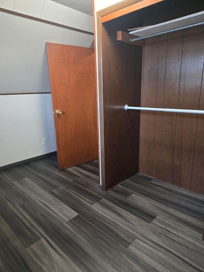 Building Photo - Three Bedroom Home - Single Car Attached Garage - in Townsend!