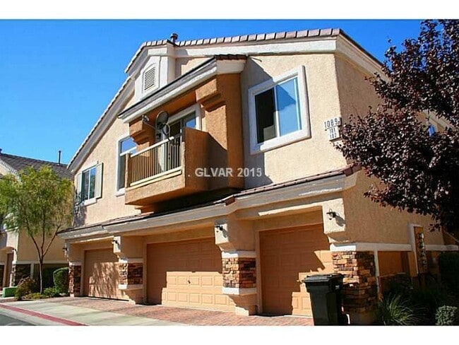 Building Photo - 2 story 2 bedroom - 2 bath - 1 car attache...