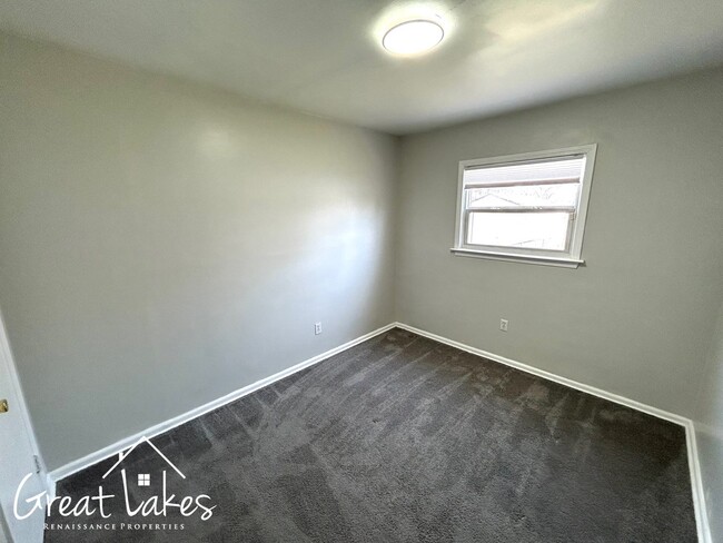 Building Photo - Beautiful 2 Bedroom 1 Bathroom now available for rent!