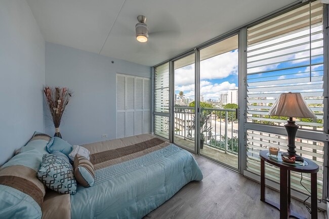 Building Photo - Lovely Renovated 2 Bedroom Condo