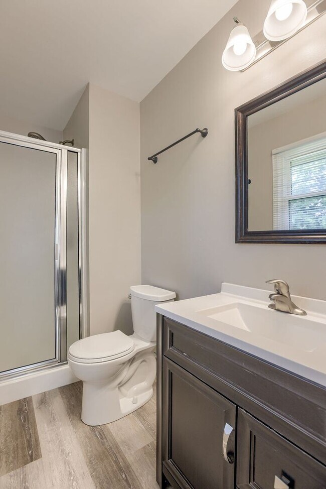 Building Photo - Spacious Split Entry with 2-Car Garage & Finished Basement!!