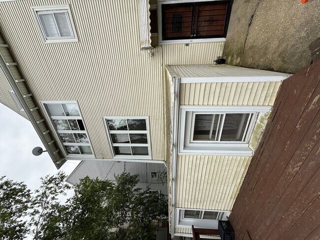 Building Photo - 2448 W Gunnison St