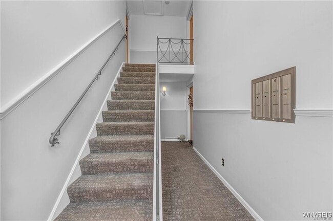 Building Photo - 32 Bernhardt Dr