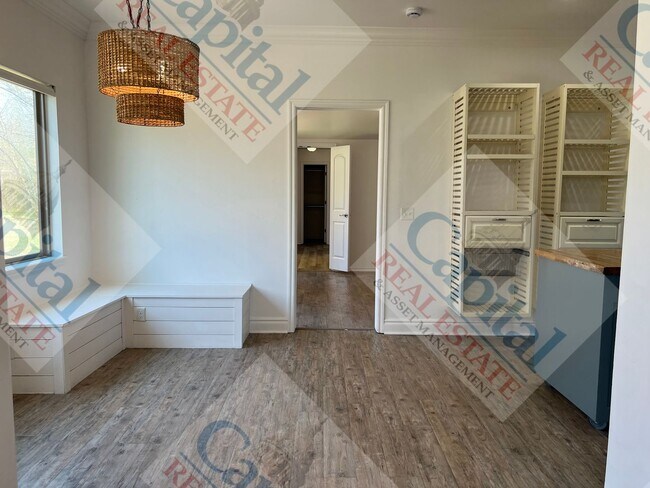 Building Photo - Charming 3 Bedroom W/ All Bills Paid!