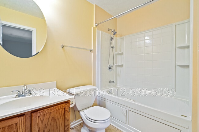 Building Photo - 2711 Canterbury Dr