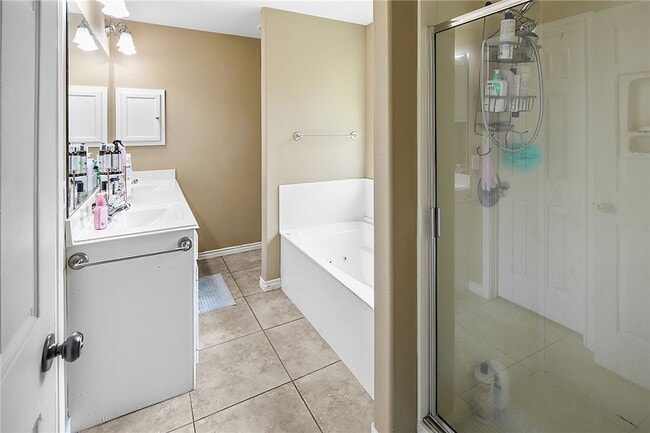 Building Photo - 335 Robelmont Dr