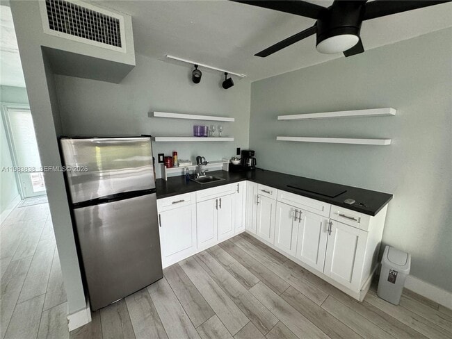 Building Photo - 1615 West Ave