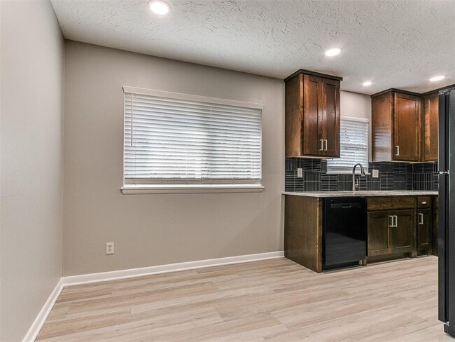 Building Photo - 1626 Denison Dr