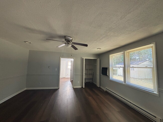 Building Photo - 381 Summerhill Rd