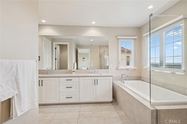 Building Photo - 309 Paradiso